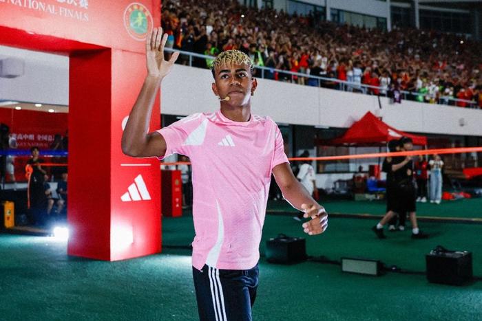 葡京娱乐场-在场Global｜对话亚马尔，相信快乐的力量