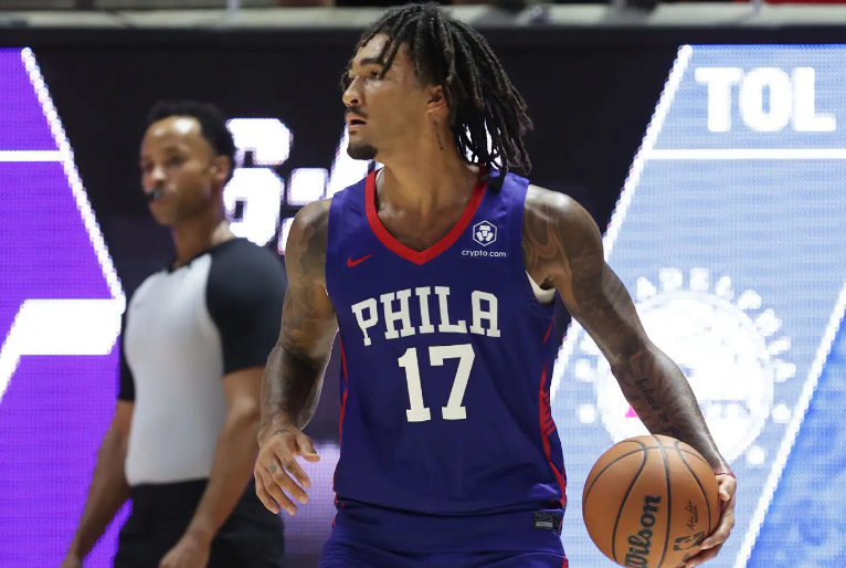 昔日湖人首轮秀在夏联首秀中表现不俗，他会在新赛季留在76人吗？