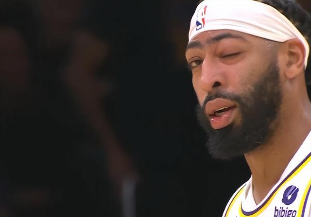 葡京娱乐场-湖人没浓眉内线被打爆！受伤细节：左眼看不清东西