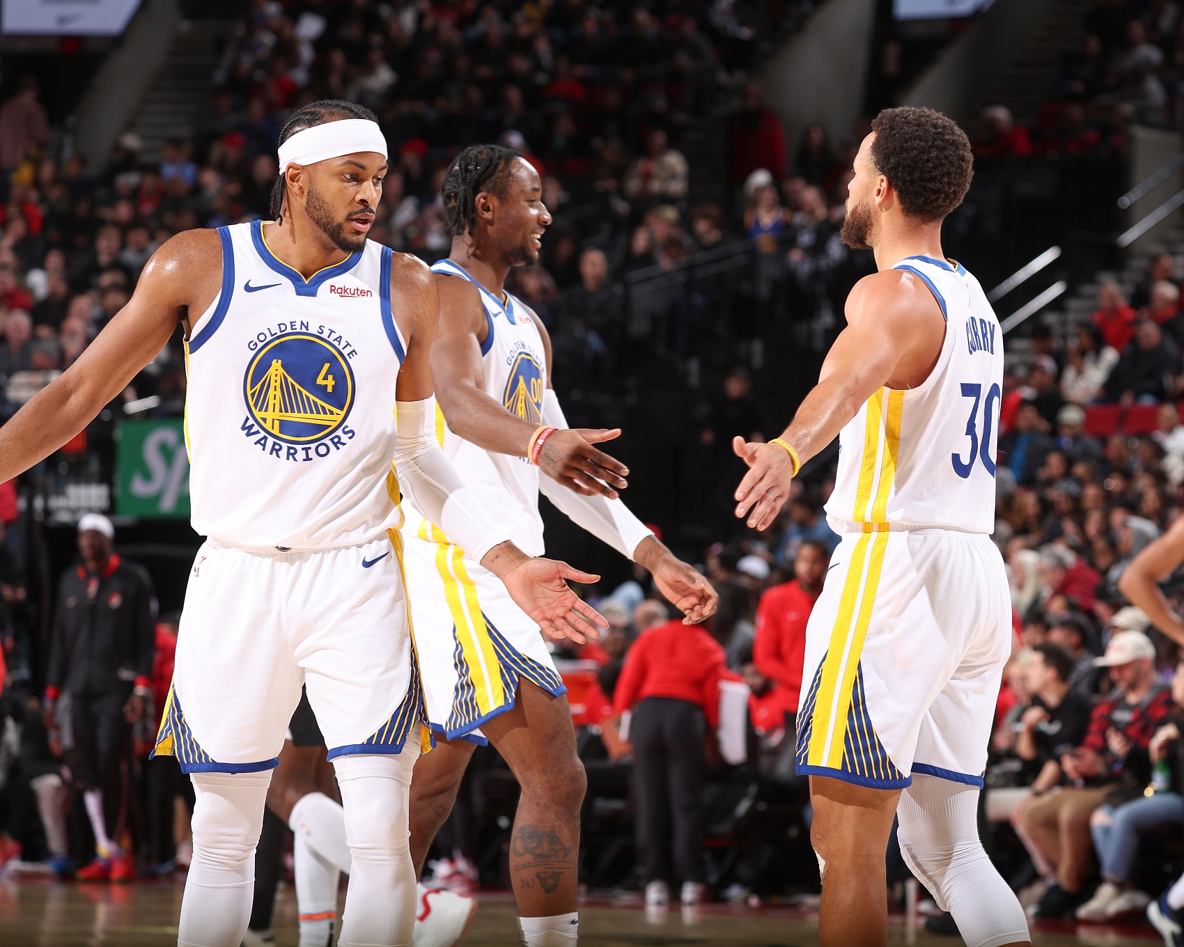 葡京娱乐场-库里谈穆迪：他的三分非常有帮助 他不在乎命中率&amp;投篮没有压力