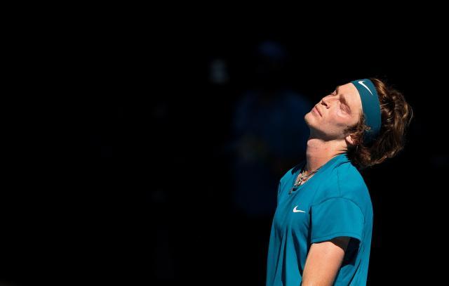 葡京娱乐场-纳达尔卢布列夫相继中招 澳网恐现大规模退赛潮？