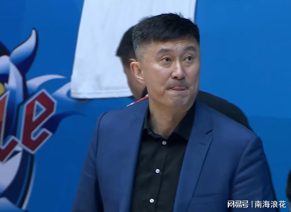 葡京娱乐场-4场连续0分！为何国家队著名射手被杜锋用成废人？球迷一针见血